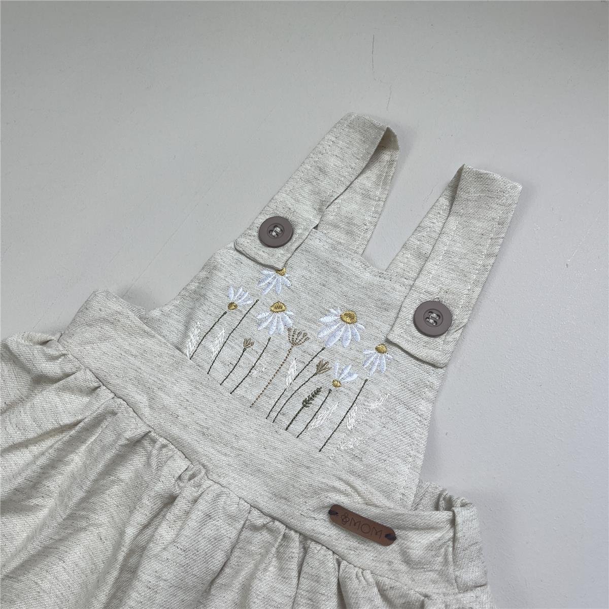 VESTIDO JARDINEIRA FLORES DANÇANTES PEQUENOS DEFEITOS